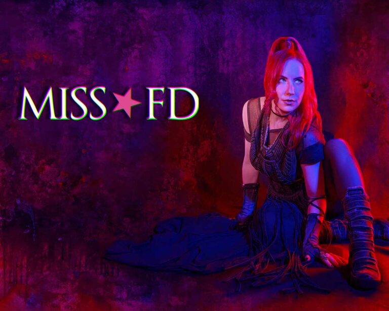 Miss FD`s neueste Cyber-Industrial-Single ‘Distractions’.