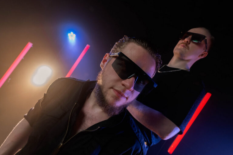 Neues Album „Aufwärts gehts bergab“ der EBM Band Bagger 258