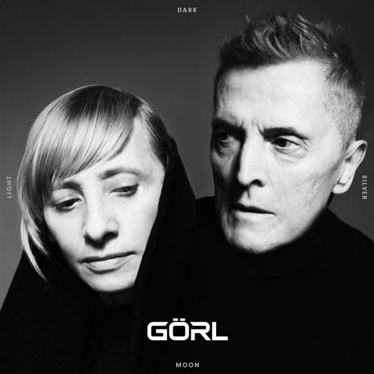 Görl – Dark Silver Moon Light